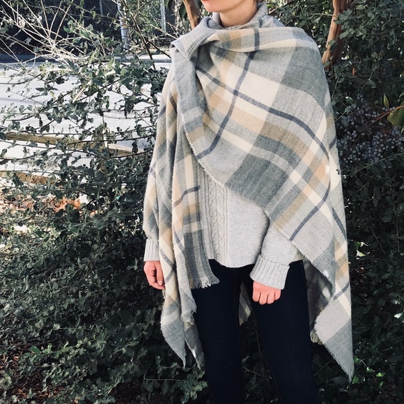 Elegant poncho👡 - Picture 2 of 7